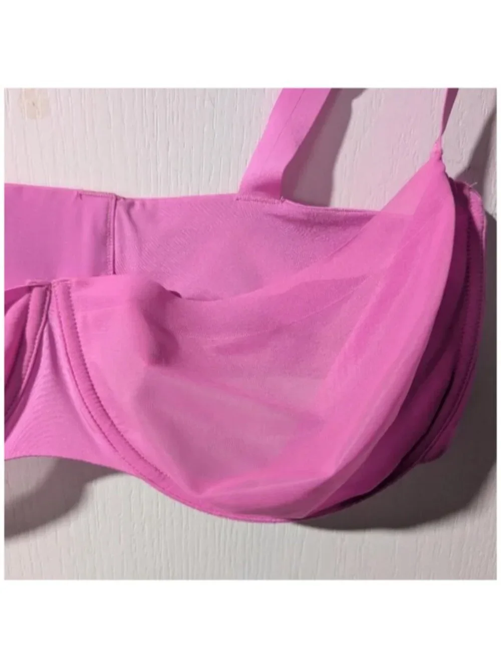 Skims | No Show Unlined Balconette Bra In Pink 40DDD - Picture 14 of 15